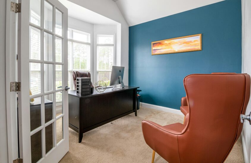 Office Chair in Leather: Comfort, Style, and Durability