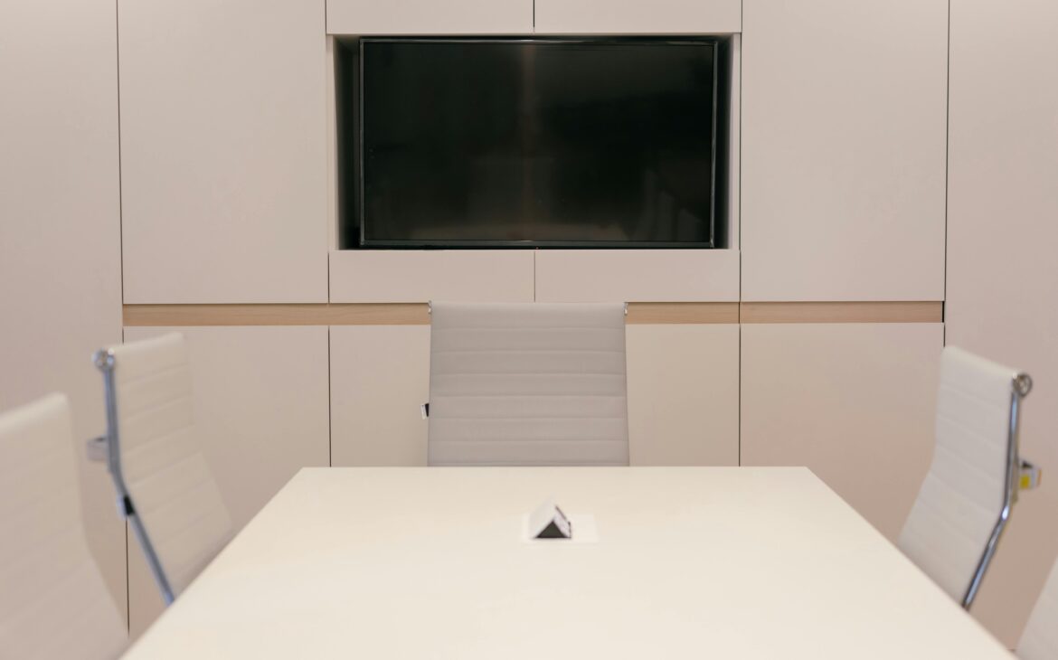 4white leather office chair​